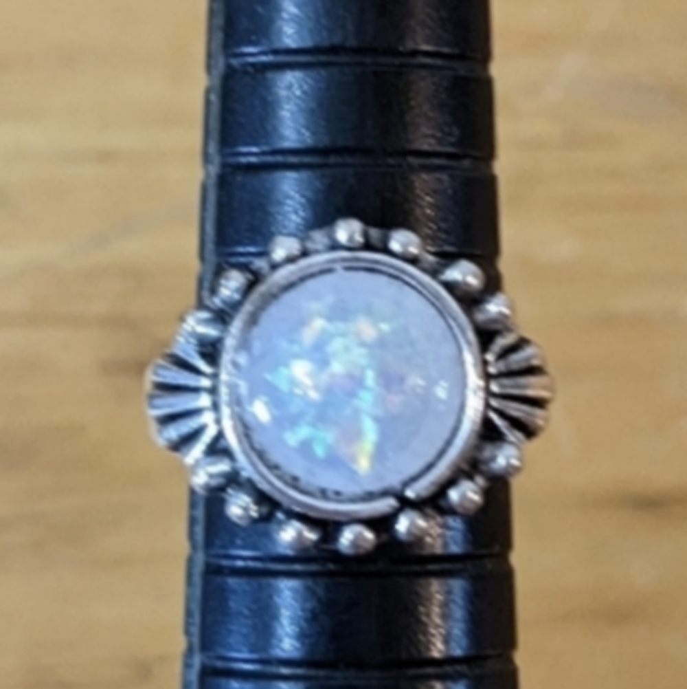Vintage Geometric Round Simulated Opal Gemstone Ring, T1B6A